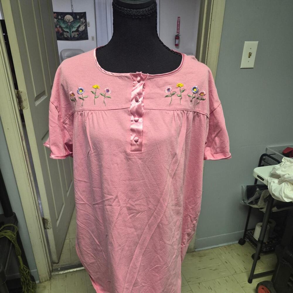 Pink cotton polyester nightgown